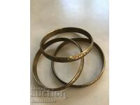 3 bracelets - yellow metal with an inner diameter of 67 mm. LOT
